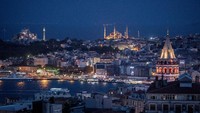 Selanjutnya ada Istanbul, Turki. Kota ini juga banyak memiliki sisa-sisa peninggalan kejayaan Kekaisaran Romawi Byzantium dan Kekhalifahan Turki Utsmani yang masih terjaga keindahannya hingga kini. Chris McGrath/Getty Images.