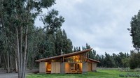 Rumah ini dirancang oleh Rama Estudio dan diberi nama Casa Lasso. Teknik pembangunannya pun dikenal dengan nama rammed earth. Istimewa/Jag Studio and Andres Villota/Inhabitat.