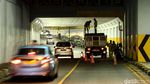 Aksi Petugas Bina Marga Percantik Underpass di Tanah Abang