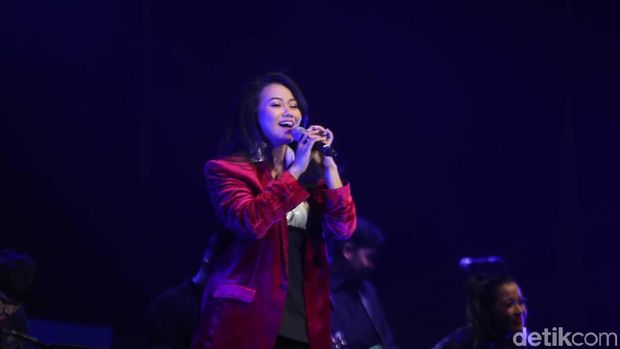 Yura Yunita Kolaborasi dengan Penyanyi Tuna Netra di BNI Java Jazz 2019 