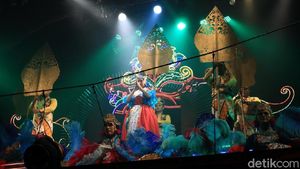 Foto: Pertunjukan Kabaret Ladyboy Ala Kota Gudeg