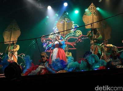 Foto: Pertunjukan Kabaret Ladyboy Ala Kota Gudeg