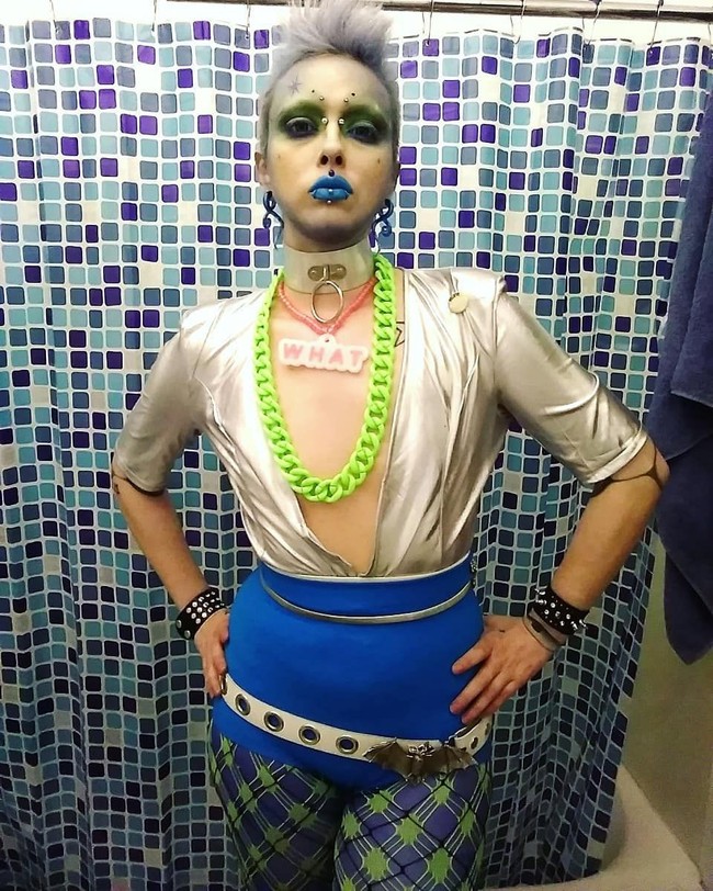 Jareth Nebula jadi sensasi di dunia maya karena tidak mau disebut sebagai pria ataupun wanita. Ia mengaku tidak memiliki gender, dan kini meyakini dirinya adalah alien. Foto: Instagram/@jareth_nebula