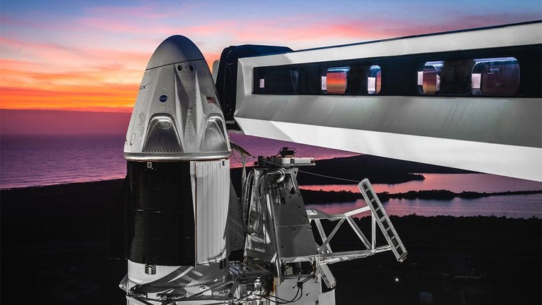 AS Luncurkan Roket Falcon 9 dan Kapsul Crew Dragon AS Luncurkan Roket Falcon 9 dan Kapsul Crew Dragon