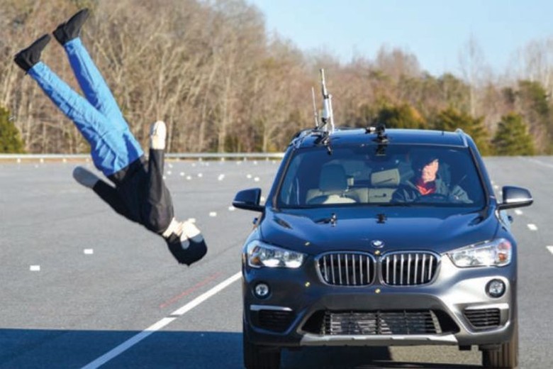 Teknologi Mobil untuk Hindari Tabrak Pejalan Kaki. Foto: IIHS Teknologi Mobil untuk Hindari Tabrak Pejalan Kaki. Foto: IIHS