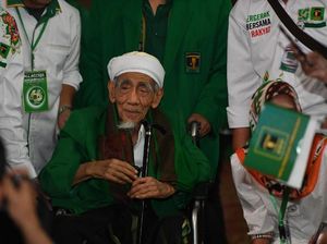 Sebelum Wafat, Mbah Moen Hendak Salat Tahajud
