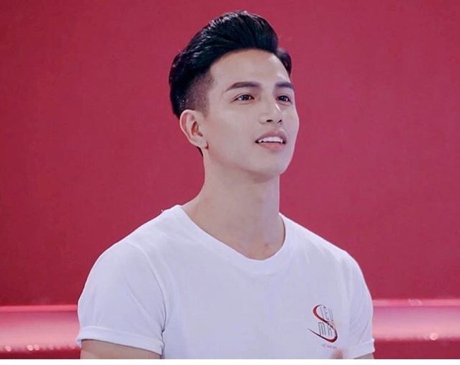 Bagaimana menurutmu dengan ketampanan juara Mister International 2018 ini? Foto: Instagram/@trinhbao444