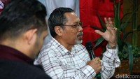 Diskusi bertema Relawan Pepes : Fenomena Elektoral Biasa atau Bahaya? itu dihadiri oleh sejumlah pembicara diantaranya, Gracia Paramitha dari London School of Public Relations Jakarta, Guru Besar FISIP UI, Arbi Sanit, Peneliti Senior LIPI, Prof. Dr. Indria Samego, MA., dan Direktur LPI, Boni Hargens.