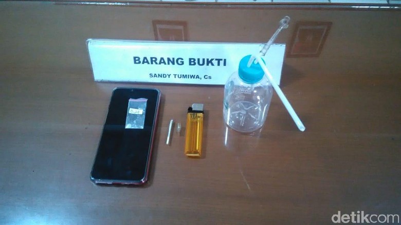 Polisi: Sandy Tumiwa Pesan Sabu 2 Hari Sekali Polisi: Sandy Tumiwa Pesan Sabu 2 Hari Sekali