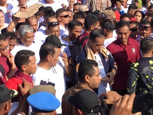 Hebohnya Jalan Santai di Kendari hingga Tangan Jokowi Terluka
