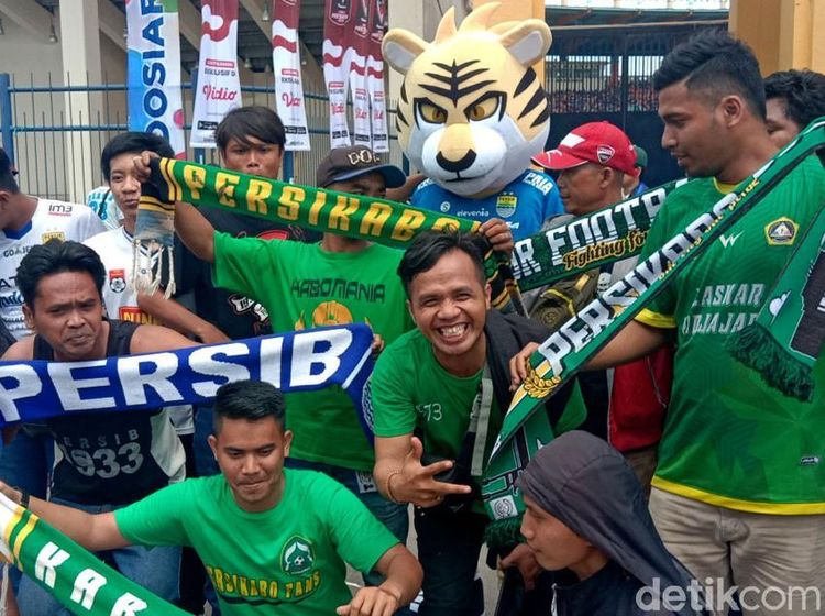 Suporter Ramaikan Stadion Jelang Laga Persib vs Tira Persikabo