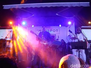 Tampil Tanpa Jarak, Sore Bawakan Lagu Baru di BNI Java Jazz 2019