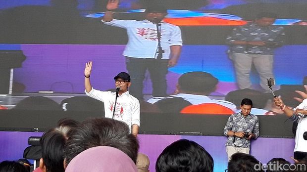 Acara ini juga dihadiri Menaker Hanif Dhakiri