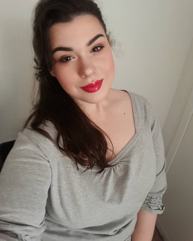 Kini, Amber juga masih menjalani serangkaian prosedur kesehatan dengan menemui terapis untuk membantunya mengatasi masalah kecemasan yang menyebabkannya mengalami kenaikan berat badan. Foto: Dok. Instagram @amberrachdi