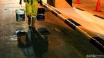 Aksi Petugas Bina Marga Percantik Underpass di Tanah Abang