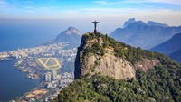 Ibu kota Brasil, Rio de Janeiro pun masuk dalam deretan kota terindah di dunia. Kota yang menjadi pusat perekonomian, wisata dan juga budaya Brasil ini disebut sebagai salah satu kota paling modern di Amerika Selatan. Dok. Telegraph.