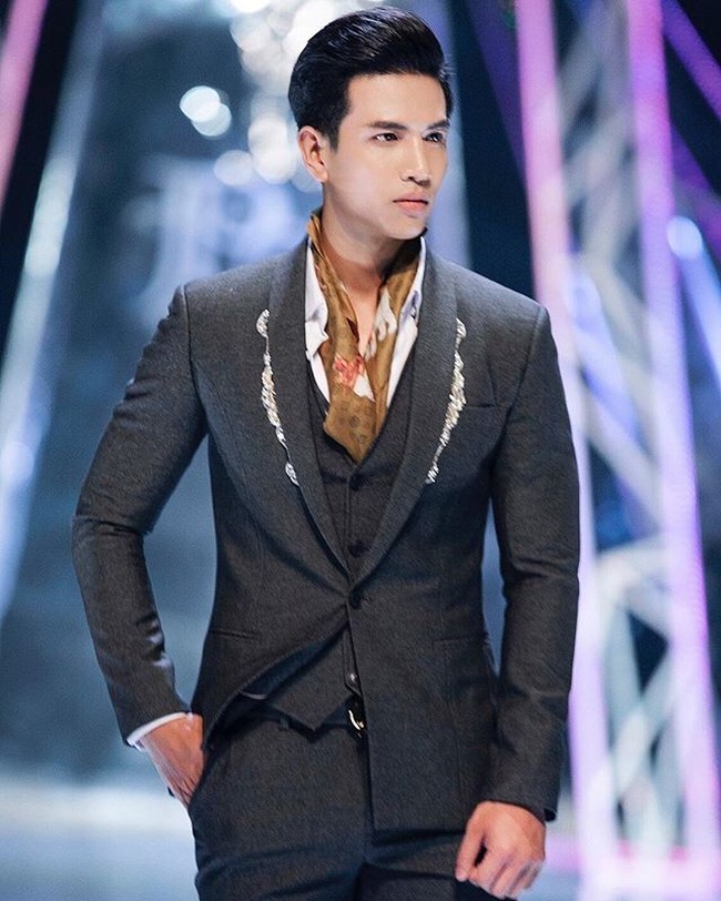 Ia juga tampil menawan dan memesona saat jadi model yang tengah melakukan fashion show. Foto: Instagram/@trinhbao444