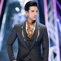 Ia juga tampil menawan dan memesona saat jadi model yang tengah melakukan fashion show. Foto: Instagram/@trinhbao444