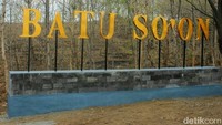 Namanya dari bahasa Madura, Betoh (batu), Soon (membawa barang di kepala). Jadi, Batu Soon artinya adalah batu yang bertumpuk-tumpuk seperti disunggi (Chuk Shatu W/detikTravel)