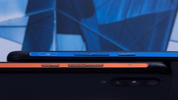  Pengisian daya 44W pun disediakan, hanya butuh waktu 45 menit saja untuk mengisi 100% baterai. Foto: Cnmo