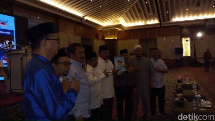 Prabowo Banggakan Keberhasilan dan Peran Orde Baru untuk Umat Islam
