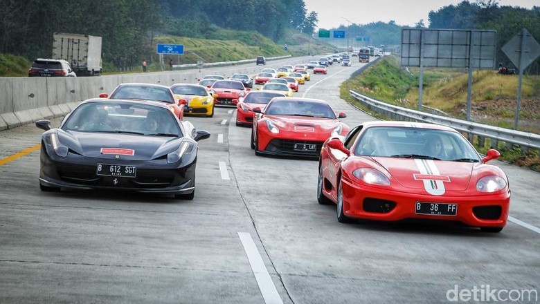 Mobil Ferrari di Trans Jawa beberapa waktu lalu Foto: FOCI Mobil Ferrari di Trans Jawa beberapa waktu lalu Foto: FOCI