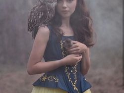 Karya Fotografer Satukan Hewan Liar dengan Model Cantik