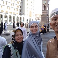 Penampilannya kala itu mengundang perhatian publik karena wajah Luna Maya terlihat sangat sembab seperti habis menangis.  Foto: Instagram/@lunamaya.story