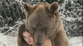 Dia adalah Olga Barantseva tanpa menggukan photoshop ia sungguhan memotret model-modelnya dengan hewan sungguhan. (Foto: Instagram/Olga Barantseva)