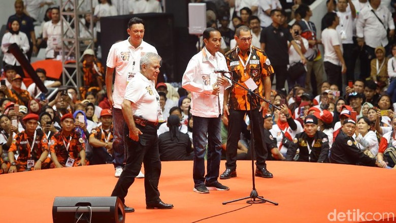 Di Depan Jokowi, Ketua Pemuda Pancasila Puji Prabowo Pintar Di Depan Jokowi, Ketua Pemuda Pancasila Puji Prabowo Pintar