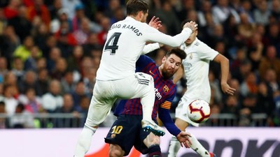 Yang Tersisa dari El Clasico: Foto Miring Pramugari Cantik Emirates