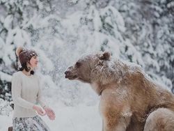 Karya Fotografer Satukan Hewan Liar dengan Model Cantik