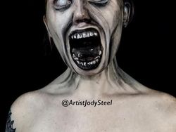 Ngeri Tapi Keren! Lukisan 3D di Tubuh Tampak Nyata