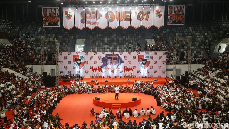 Japto Minta Pemuda Pancasila Kampanyekan Jokowi dengan Santun Japto Minta Pemuda Pancasila Kampanyekan Jokowi dengan Santun