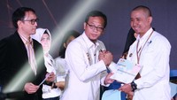 SP BNI menggelar syukuran dan perayaan hari jadinya yang ke-20 (dua dekade). Perayaan dua dekade SP BNI yang dihadiri Direktur Utama BNI tersebut mengangkat tema “Spirit of Integrity”, yang bermakna semangat dan kesungguhan untuk terus konsisten menerapkan dan menjunjung tinggi nilai-nilai budaya kerja perusahaan pada pelaksanaan tugas pekerjaan sehari-hari. Foto: dok. SP BNI