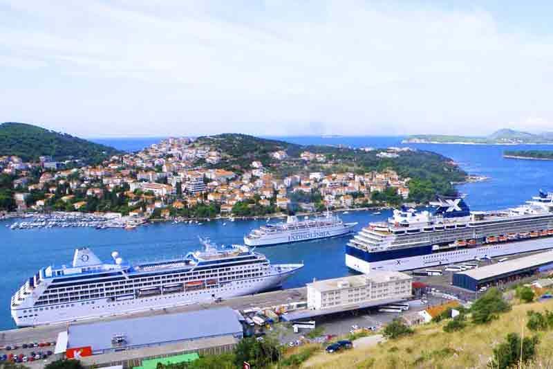 Di Kroasia tepatnya di Kota Tua Dubrovnik, ada pelabuhan tua yang menjadi salah satu daya tarik pariwisata.