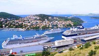 Kini pelabuhan ini menjadi pelabuhan utama untuk masuk ke Dubrovnik, terutama kapal pesiar. Istimewa/igcruising.com.