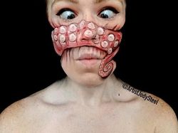 Ngeri Tapi Keren! Lukisan 3D di Tubuh Tampak Nyata