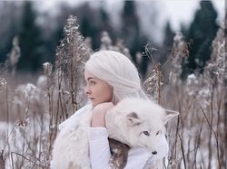 Karya Fotografer Satukan Hewan Liar dengan Model Cantik