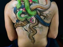 Ngeri Tapi Keren! Lukisan 3D di Tubuh Tampak Nyata