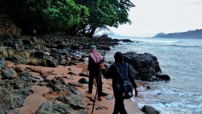 Pantai Gigi Hiu