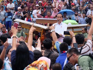 Jokowi Hadiri Pemecahan Rekor MURI Makan Bakso Terbanyak