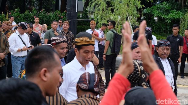 Didukung Relawan Pemuda Pancasila, Jokowi Disambut Lagu Metallica