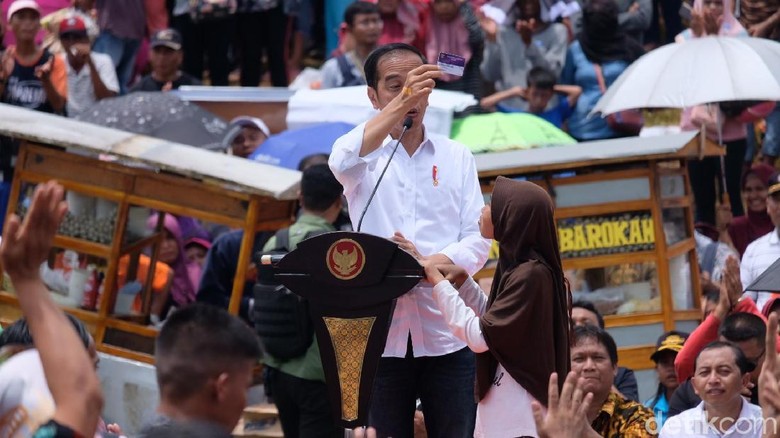 Lewat PP Produk Halal, Jokowi Harap Pelaku UMKM Urus Sertifikat Gratis Lewat PP Produk Halal, Jokowi Harap Pelaku UMKM Urus Sertifikat Gratis