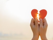 Anti Galau! Ini 6 Tips Mengatasi Patah Hati dalam Islam