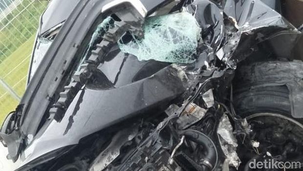 Begini Kondisi Mobil Bupati Demak yang Kecelakaan di Tol