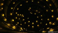 Pintu masuknya Gua Ruakuri begitu dramatis, berupa tanggal spiral ke dalam bumi sekitar 20 meter. (Fitraya Ramadhanny/detikTravel)