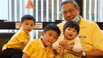 Momen Ani Yudhoyono Lepas Rindu ke Cucu Lewat Kaca Pintu