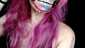 Dari wajah, tangan hingga kaki. Foto: Instagram @artistjodysteel