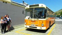 Menawarkan tur gratis dengan bus-bus jadul yang unik bentuknya. Istimewa/igcruising.com.